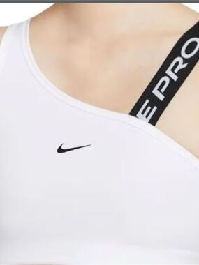 Nike White One-Shoulder Sports Bra with Black Branded Strap
Nike swoosh Bra